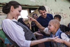 Angelina Jolie'den Iraklı göçmenlere yardım çağrısı