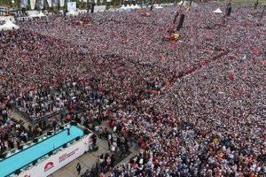 AK Parti'nin İstanbul mitingine kaç kişi katıldı?