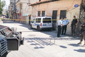 Yüksek sesle konuşma nedeniyle çıkan kavgada 3 ölü!