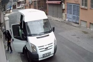 3 dakikada binlerce liralık kumaşı çaldılar