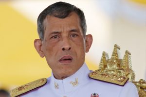 Tayland Kralı, kraliyete ait tüm mülkün tapusunu üzerine aldı