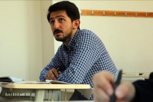 Hem milletvekilliği hem de mezun olabilmek için çalışıyor