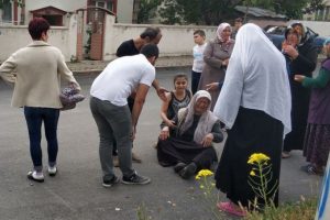 Ağabeyi sanınca gözyaşlarına boğuldu!