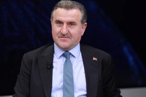 Bakan Bak: 'Asker Kandil'e gidiyor, sen hainlerin yanına gidiyorsun'