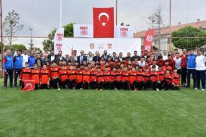Demir Grup Sivasspor'un 'Futbol Okul Projesi' başladı