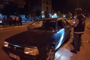 Otomobilin önünü kesip levyelerle saldırdılar: 5 yaralı