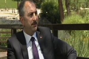 Adalet Bakanı Gül kanunlaşacak ilk yasayı duyurdu