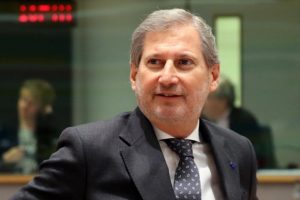 Hahn: 'Türkiye sığınmacılar için olağanüstü çaba sarf ediyor'