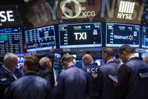 Dow Jones'da düşüş 400 puanı buldu