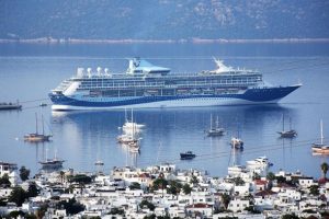 Bodrum'a kruvaziyerle turist akını
