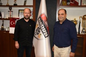 Manisaspor'da Aslan imzayı attı