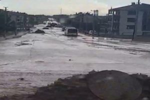 Konya'da yollar göle döndü