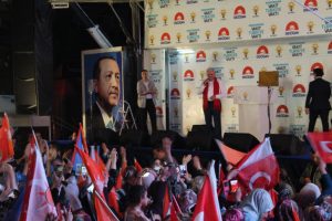 ''Bu yıkım ekibinin enkazını pazar günü kaldıralım mı?''
