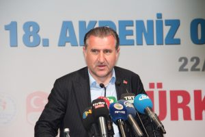 Bakan Bak, millilere başarılar diledi