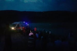 Göle giren genç kayboldu