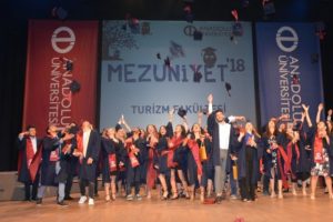 Turizm Fakültesi, mezunlarını yeni hayatlarına uğurladı