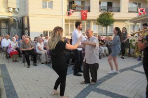 Bursa'da huzurevi bu ziyaretle şenlendi
