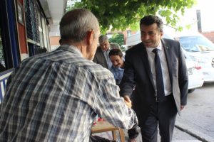 Bursa milletvekili adayı Zırhlıoğlu, kapı kapı gezip ittifakın önemini anlatıyor