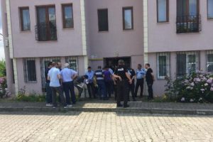 Eşiyle tartışan muhtar kendini vurdu