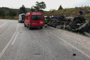 TIR şarampole uçtu, altına bakan dehşete düştü