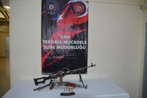 Metruk binada silah ve mühimmat ele geçirildi