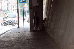 Otobüs durağında şüpheli paket paniği