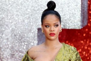 Rihanna: Bunu annem de izleyecek, özür dilerim anne
