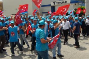 Metal işçileri grev yapıyor
