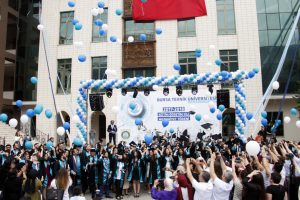 Bursa Teknik Üniversitesinde mezuniyet heyecanı
