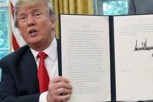 Trump ''sıfır tolerans'' politikasındaki değişikliği imzaladı