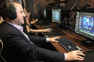 Gençlik ve Spor Bakanı Bak LoL oynadı!