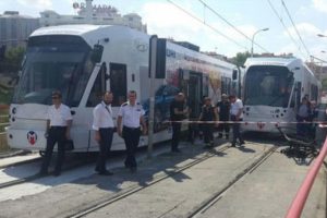Tramvay durağında dehşet! 10 yaşındaki çocuğa...