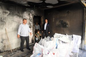 Bursa'da Başkan Dündar evi yanan aileye sahip çktı