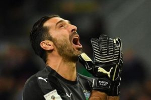 Buffon, transfer için gün sayıyor