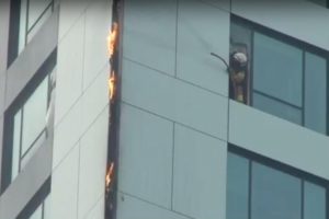 32 katlı gökdelende yangın!