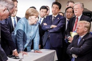 G7'de büyük kriz belli oldu! Trump Merkel'e şeker fırlatmış