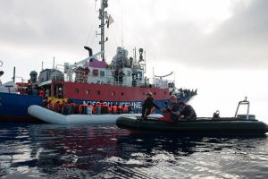 İtalya'dan göçmenleri kurtaranlara tutuklama tehdidi