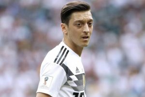 ''Mesut Özil'den elinizi çekin''