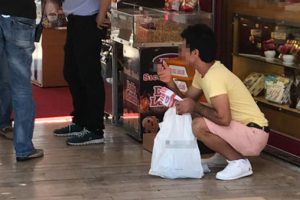 Kalabalık caddelerde havlulu taciz