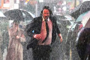 Keanu Reeves sırılsıklam oldu