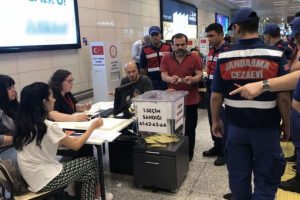 Tutuklu vatandaşlar Atatürk Havalimanı'nda oy kullandı