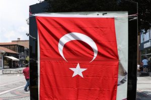 Vatandaşlar HDP'nin seçim reklamlarını kapattı