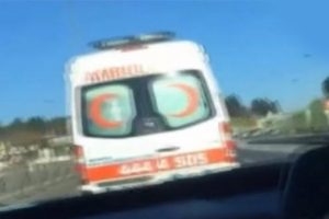 İtfaiye aracı devrildi: 2 yaralı