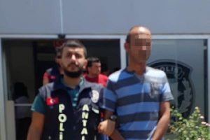 Çalıştığı resmi kurumdan 3 tabanca çaldı