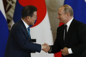 Putin, Güney Kore lideri Moon'u ağırladı