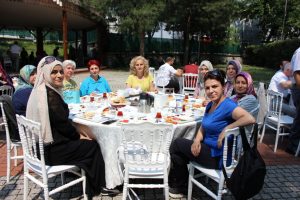 Bursa Osmangazi Belediye Başkanı Dündar, sandık görevlileriyle buluştu