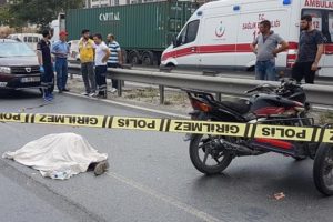 TIR sürücüsü önce sıkıştırdı, sonra ezdi!