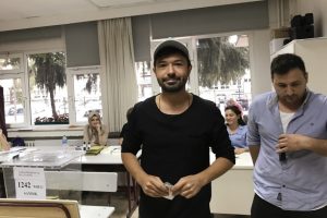 Ünlü sanatçı Yalın'dan oy kullanmak istemeyenlere tepki