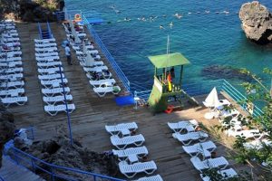 Antalya'da sahiller boş kaldı