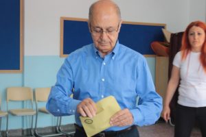 Ahmet Necdet Sezer Ankara'da oyunu kullandı